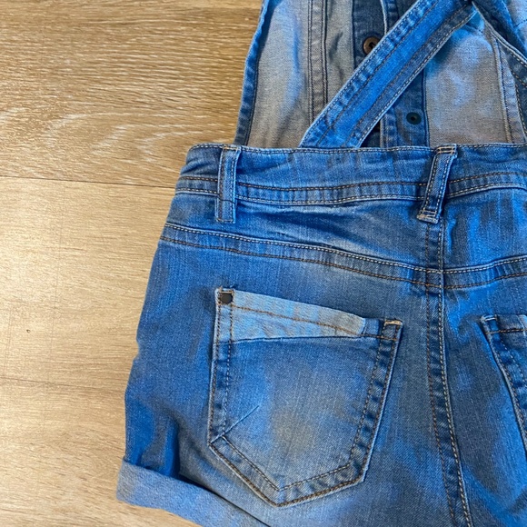 Nordstroms denim over alls short - Picture 4 of 4